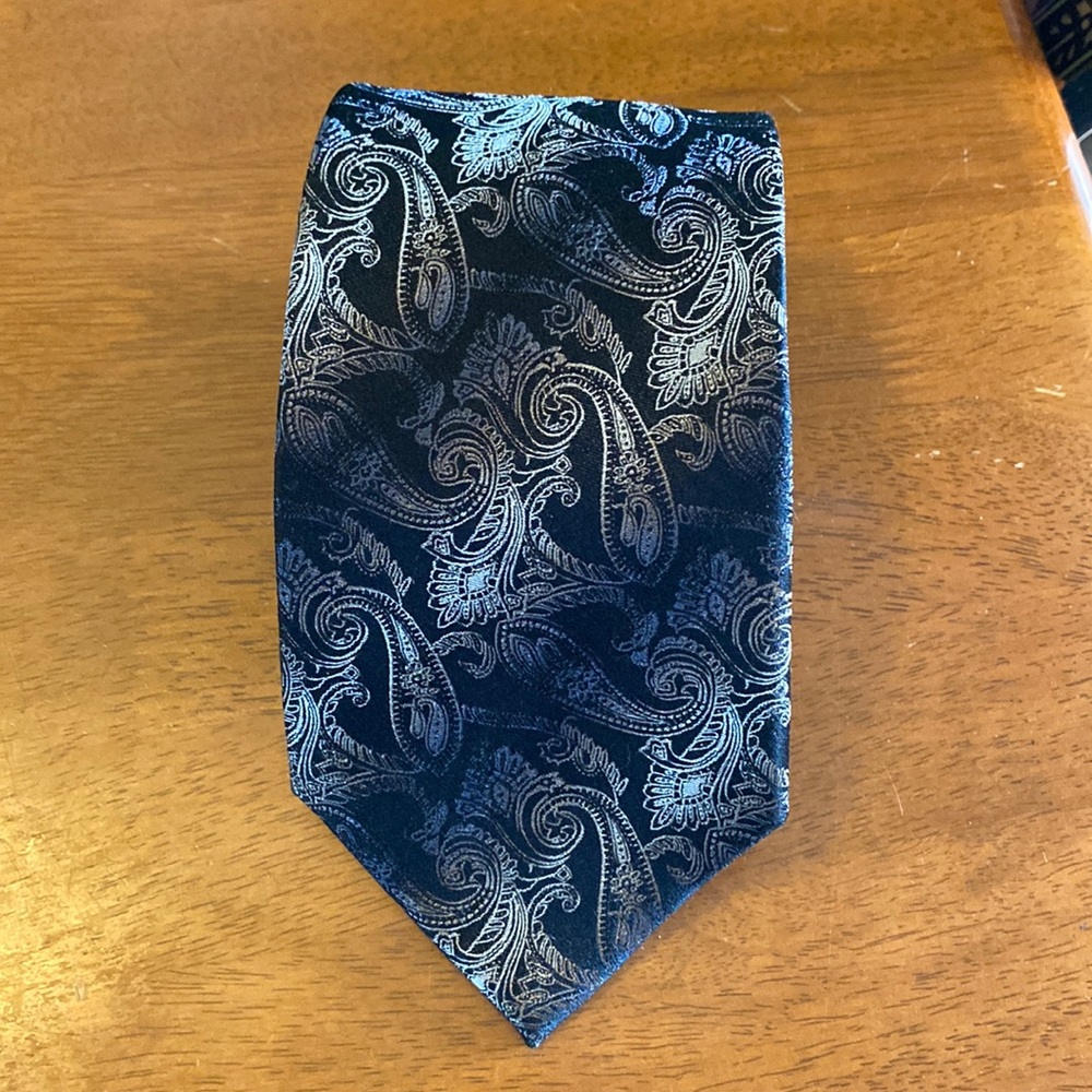 Kenneth Cole Reaction Silk Tie. brown Gray Silver 100% Silk EUC